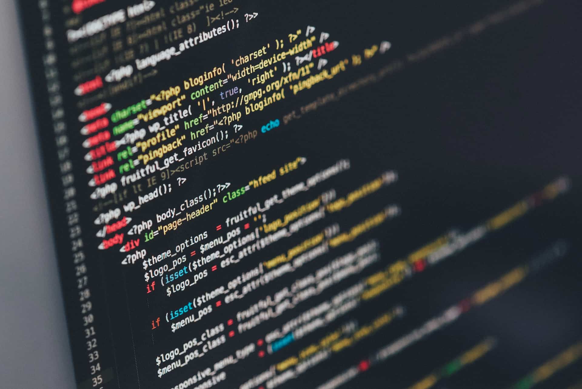 Code source sur écran d'ordinateur en gros plan.