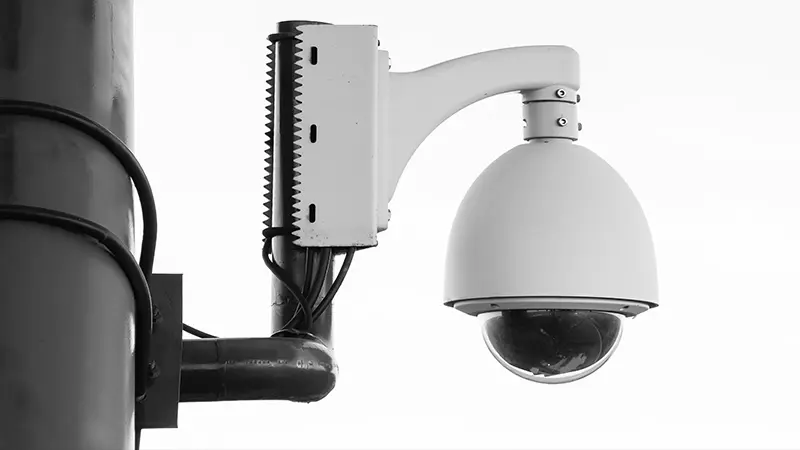 Caméra de surveillance extérieure en noir et blanc
